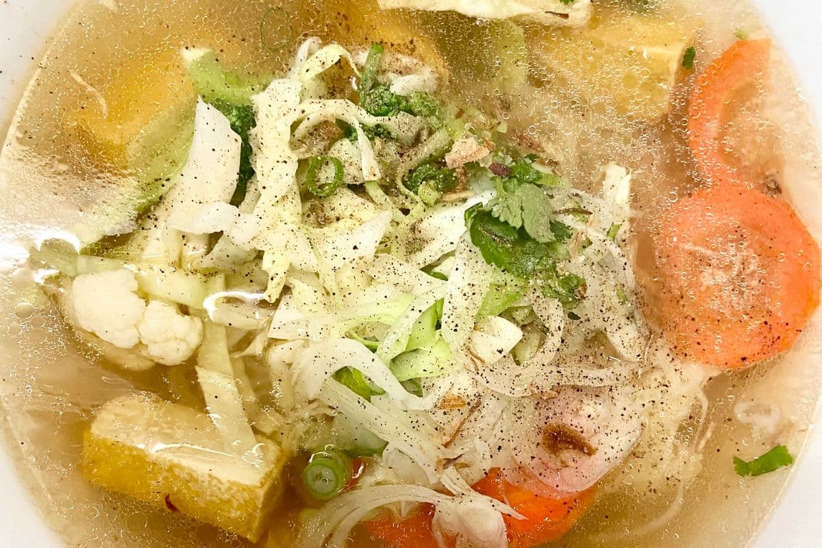Vegetable & Tofu in rice noodle soup