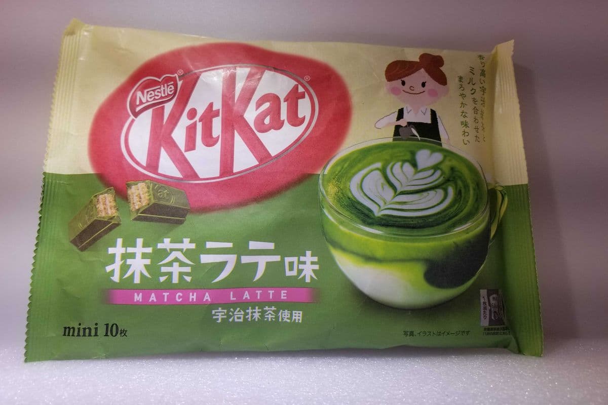 Kitkat matcha latte