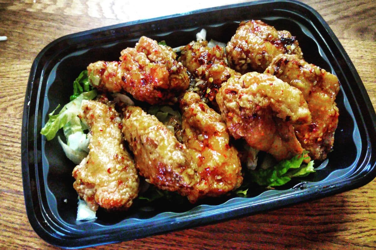 Spicy Garlic Chicken Wings - Canh Ga Toi Cay (8 pcs)