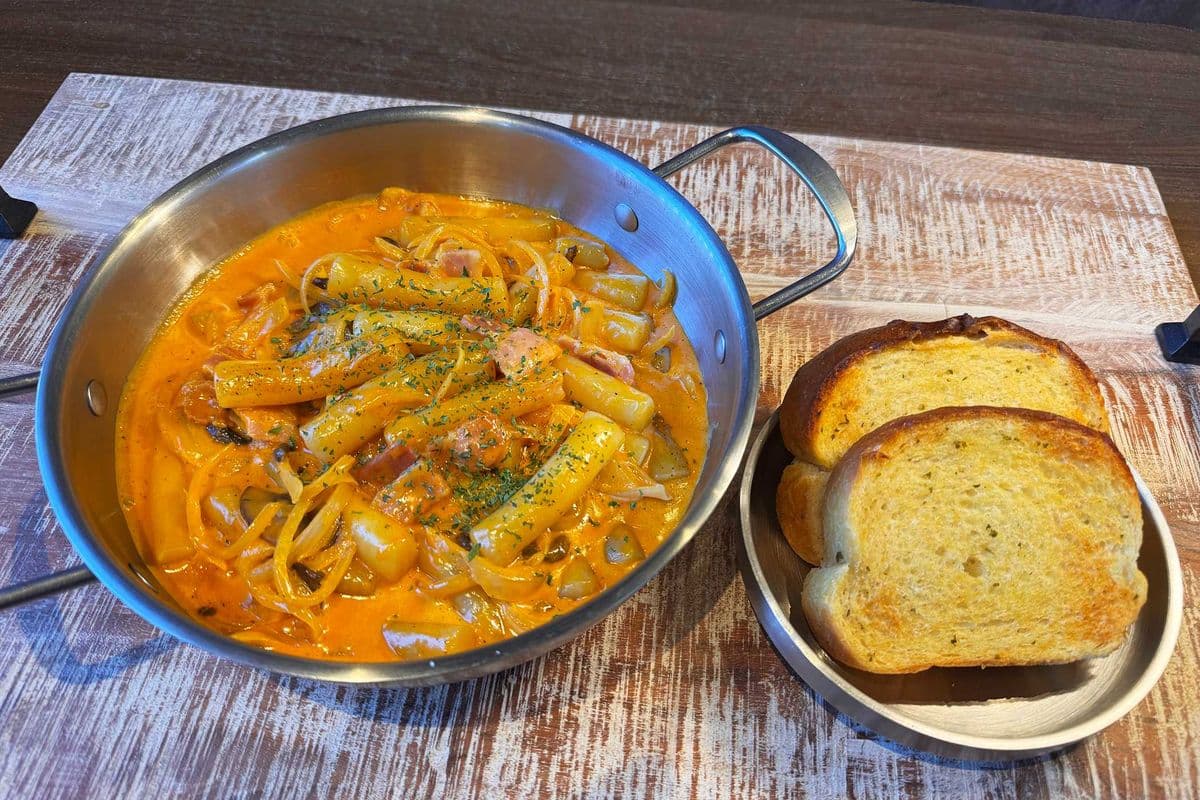 Bul Dak Cream Tteokbokki｜불닭 크림 떡볶이