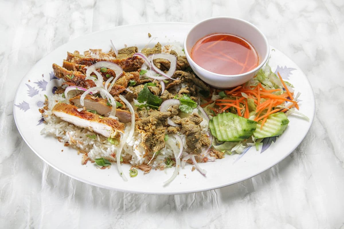 64. Grilled Chicken and Beef on Steamed Rice (Com Gà Và Bò Nuong Xa)