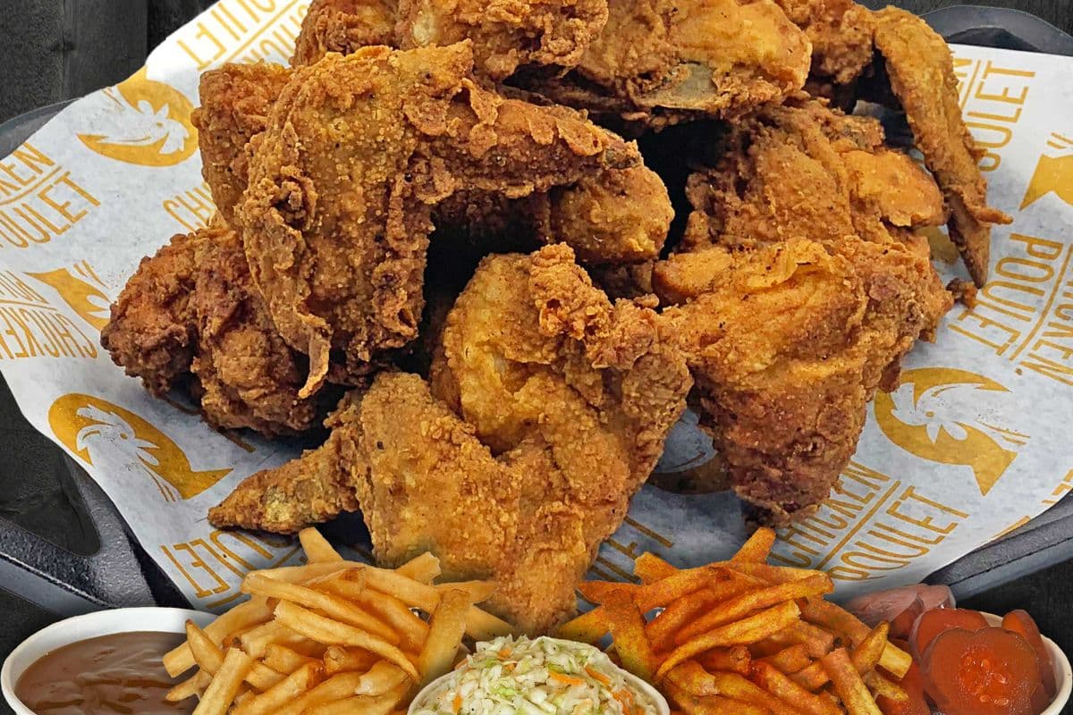 Poulet frit 12mcx et 4 accompagnements / 12pc Fried Chicken Box and 4 Sides