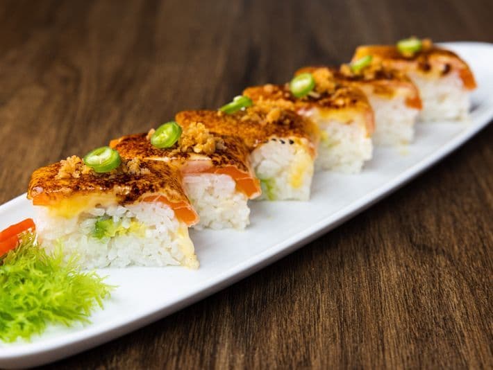 Vegan Salmon Avocado Oshi (6pcs)