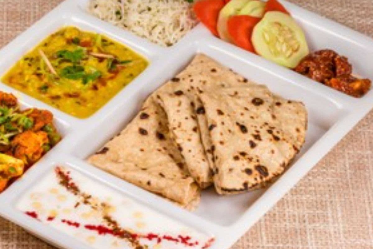Vegetarian Lunch Thali With 1 Butter Naan