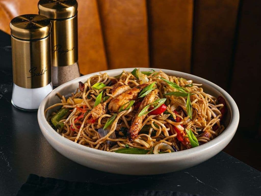Street Style Chicken Chow Mein
