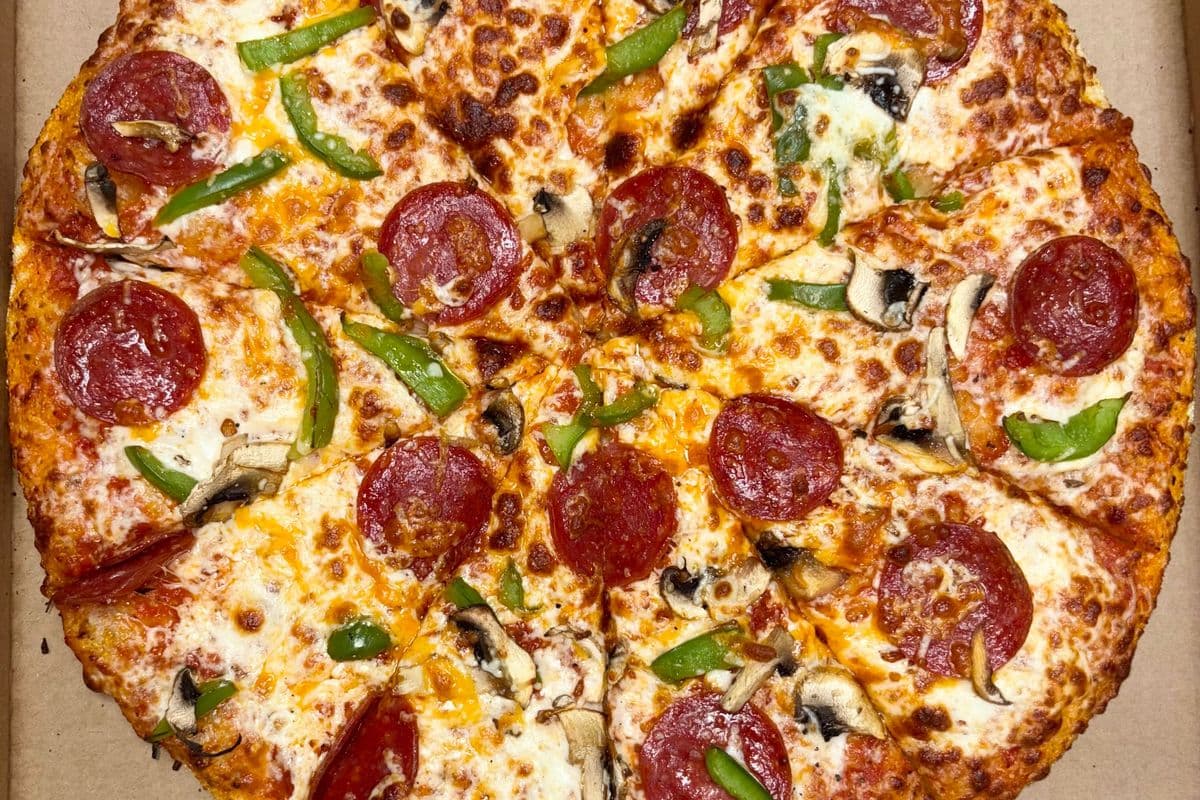 Classic Deluxe Pizza