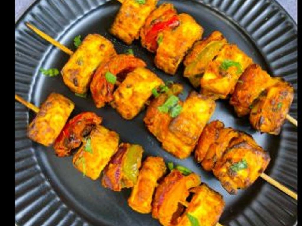 TANDOORI PANEER TIKKA (6 PCS)