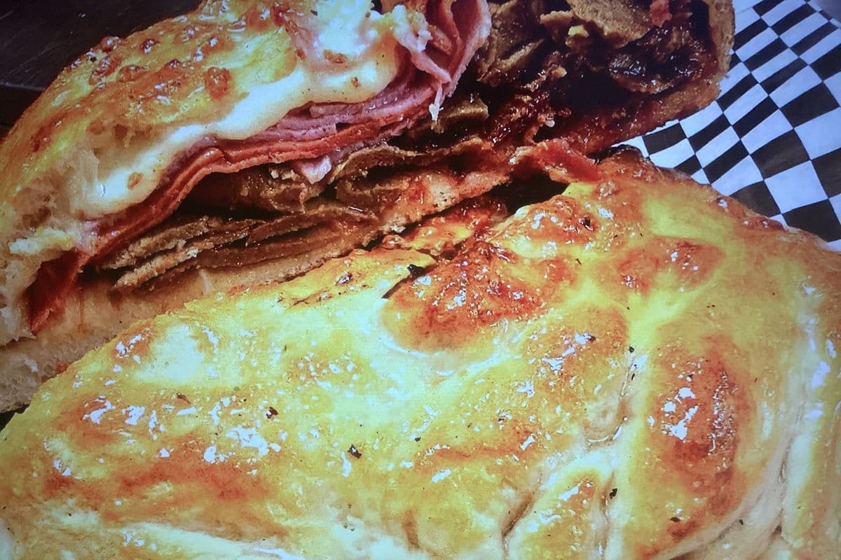 MEATLOVERS CALZONE
