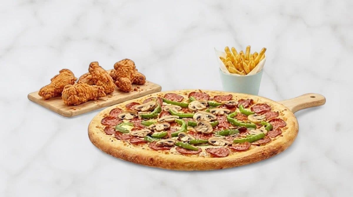 Combo #3 - Pizza Moyenne + 4 Pilons Frit + salade et sauce + frite + 4 canettes de Pepsi
