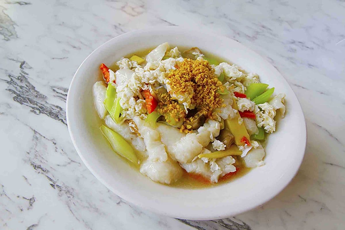 Basa Fillet Topped with Egg White and Soy Bean Powder 豆酥蛋白龍利魚