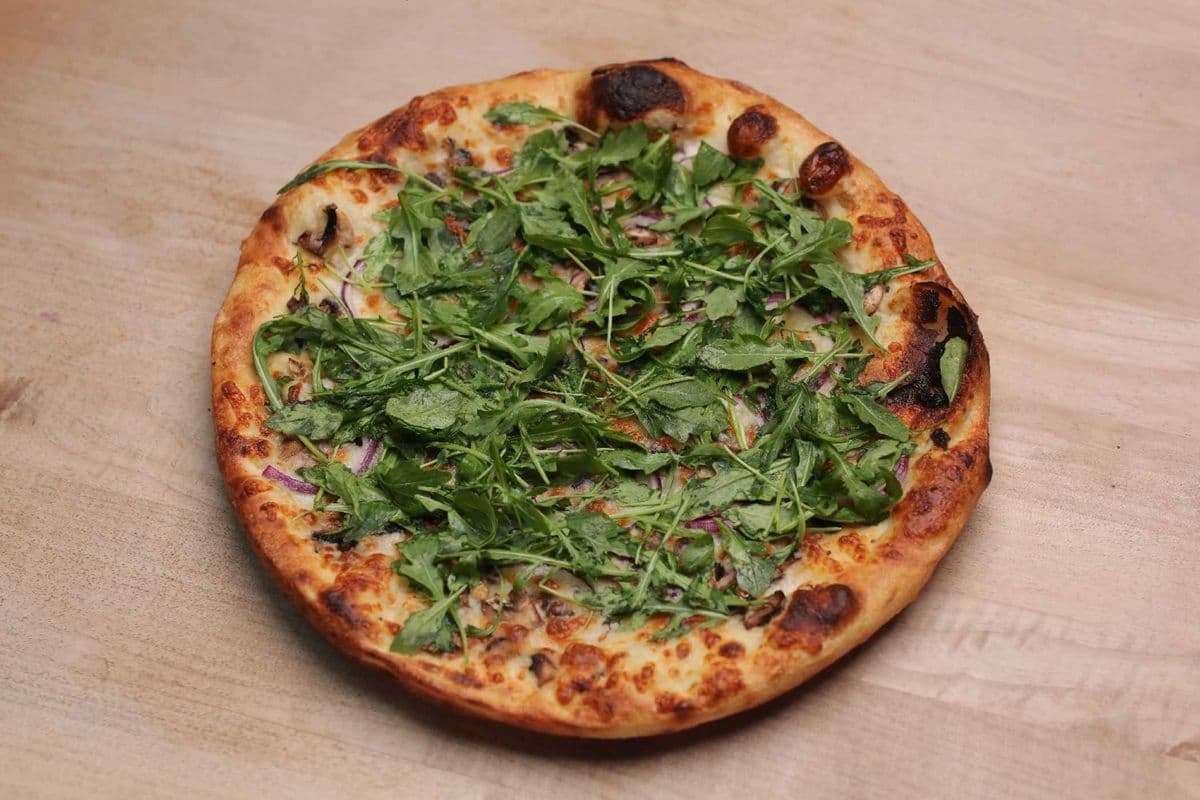 7. Medium Funghi Pizza