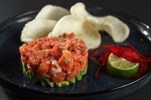 Tartare de saumon / Salmon Tartar