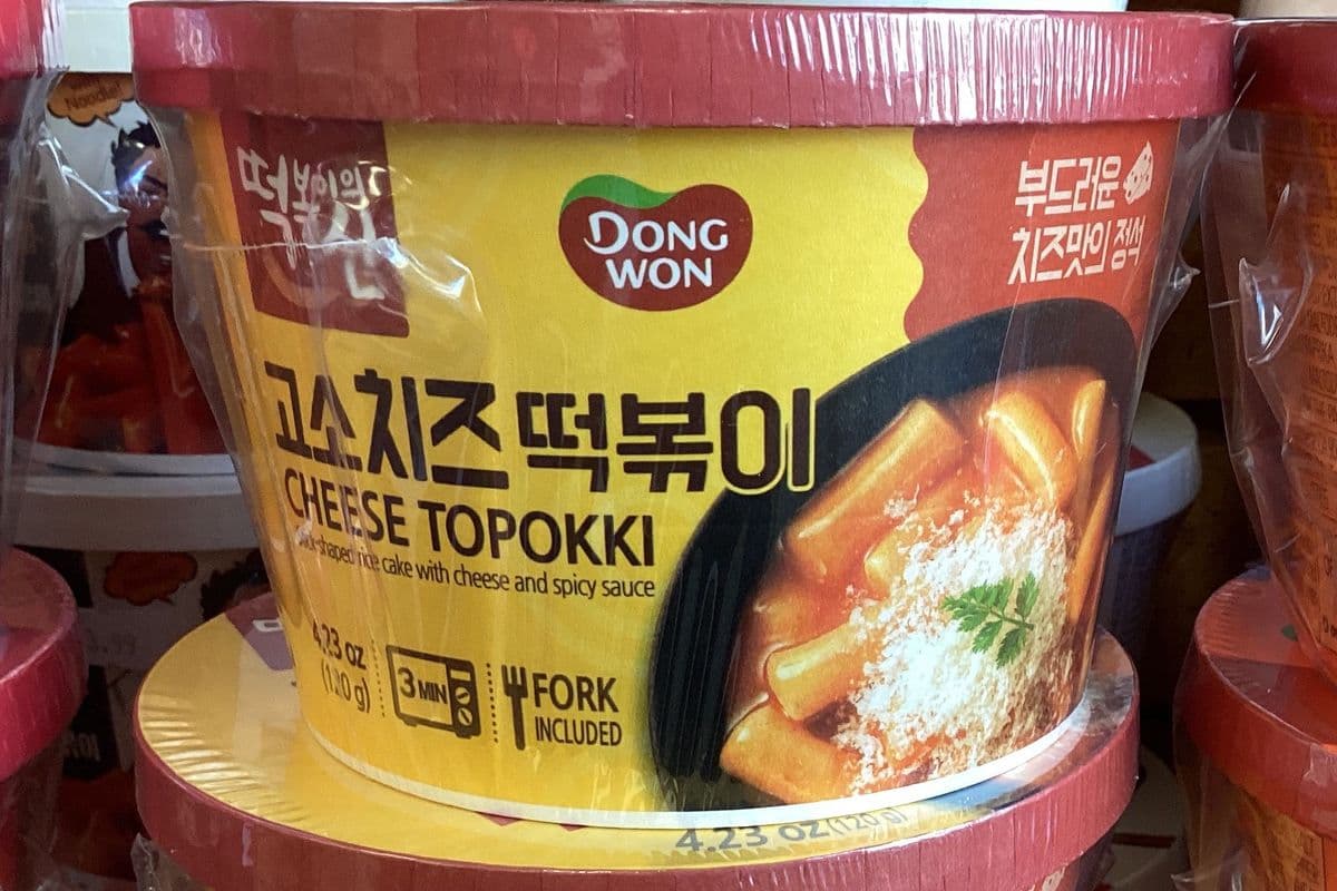 DONGWON Cheese Topokki and Spicy Sauce