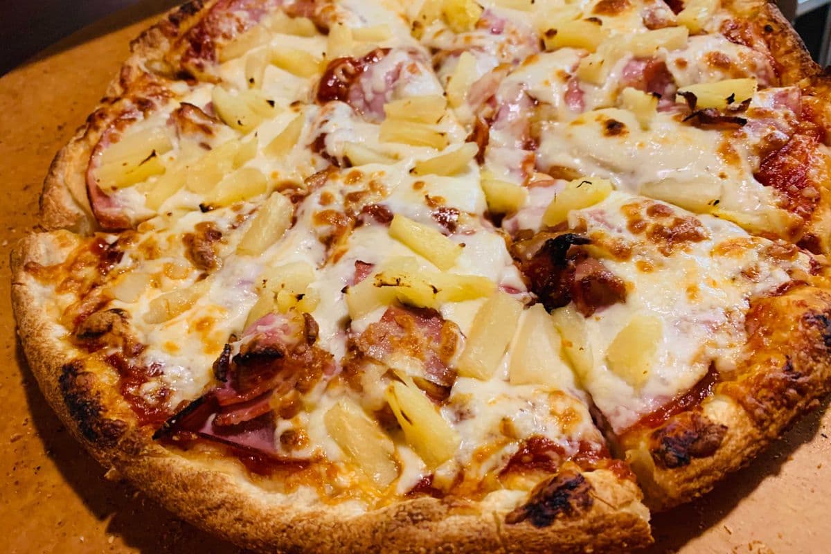 14" Large Traditional Hawaiian Pizza
