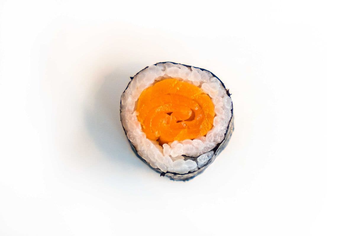 38. Hosomaki au saumon fumé / Smoked Salmon Hosomaki 6pcs