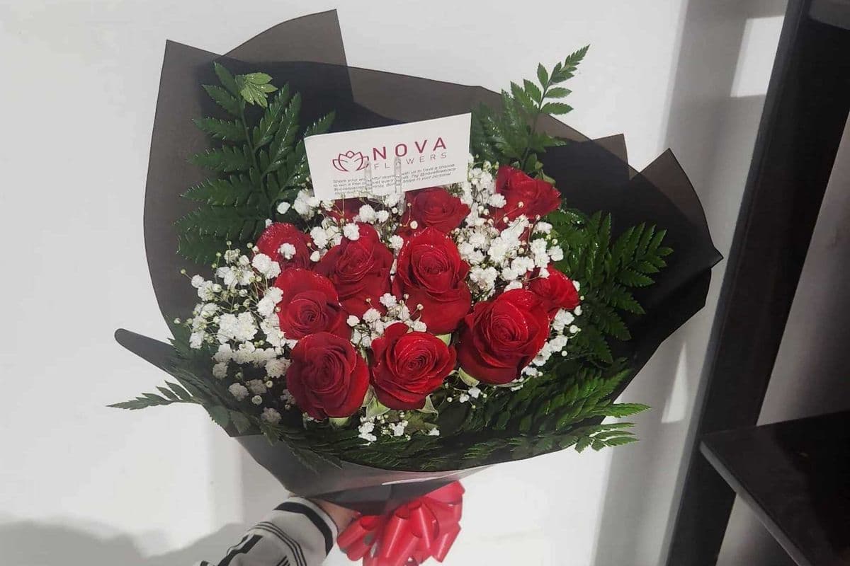 12 Lovely Red roses Bouquet