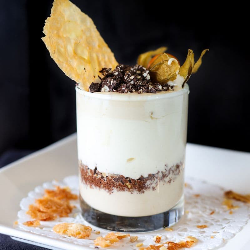 Verrine de fromage, sucre à la crème, chocolat & noix