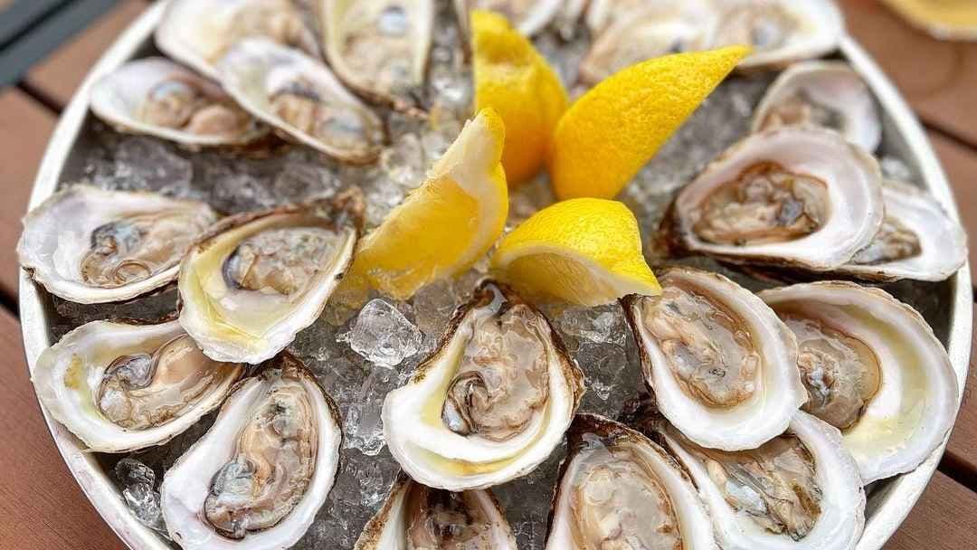 Freshly Shucked East and West Coast Oysters (1/2 Dozen)