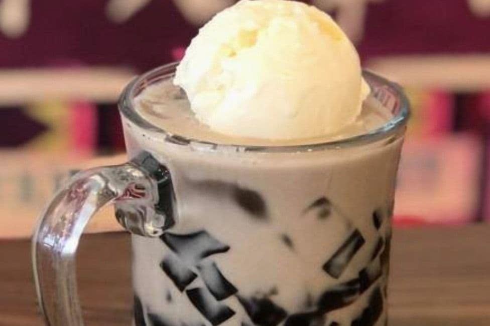 Y18. Ice Cream Grass Jelly Coconut Milk 雪糕涼粉冰