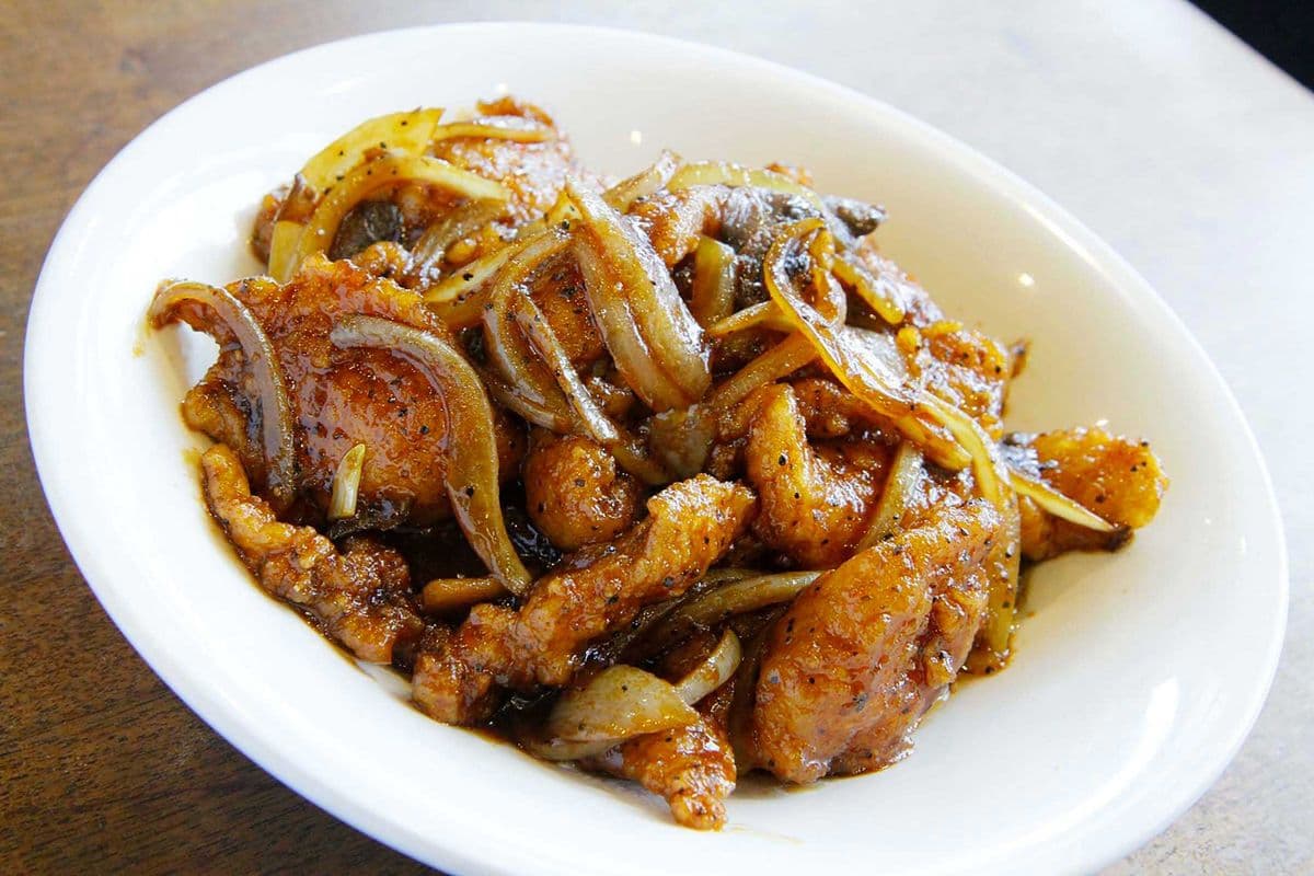 Deep-Fried Basa Fillet with Black Pepper Sauce 黑椒魚片