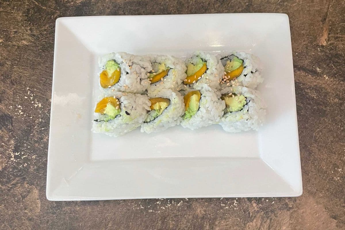 Mango and Avocado Roll (8 pcs)