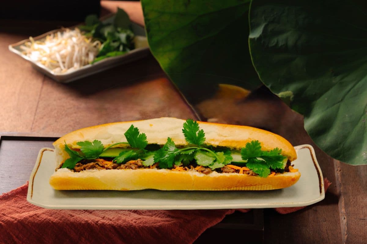 25. Satay Beef Sub