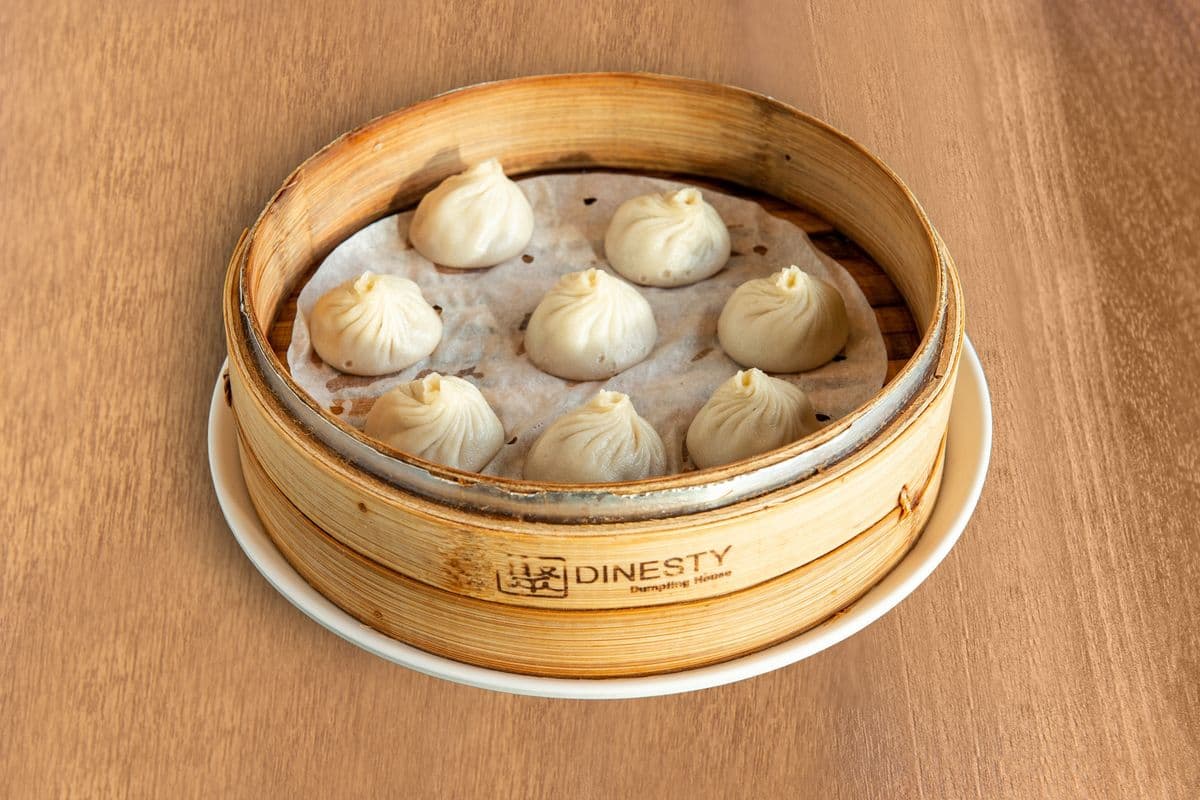 Steamed Pork Soup Dumplings (6 pcs) 小籠湯包
