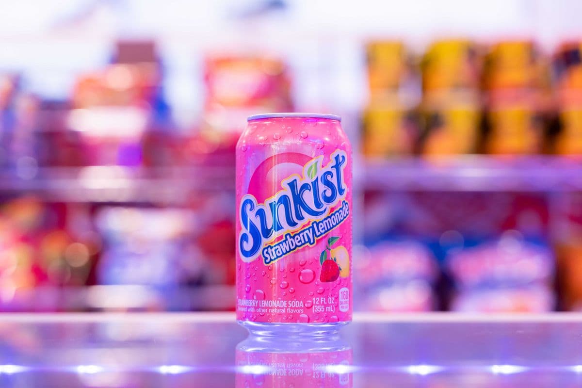 Sunkist Strawberry Lemonade (355 ml)