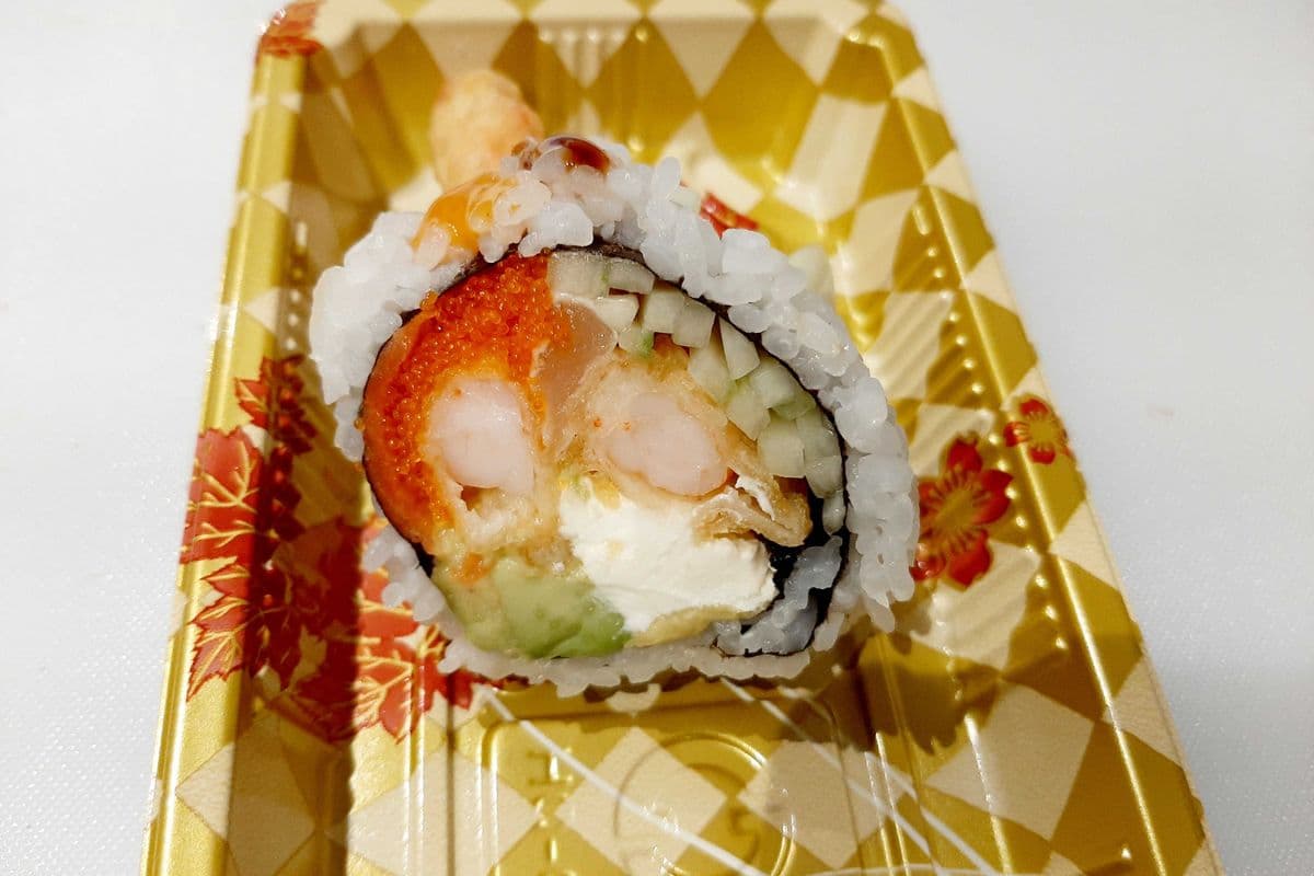 93. French Kiss Roll(Torched Albacore Tuna, 2Shrimp Tempura, Avocado, Cucumber, Smoked Salmon, Cream Cheese, Fish Roe, Unagi Sauce, Spicy Mayo)