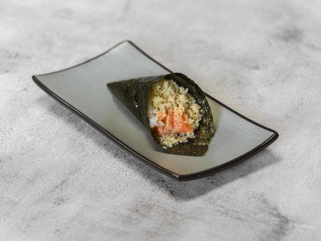 H04 Spicy Salmon Handroll (1pc)