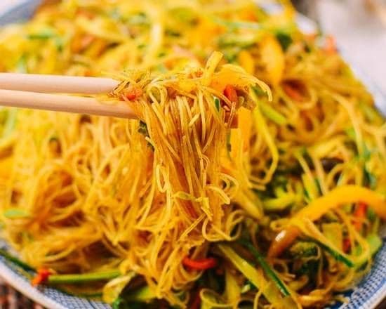 Curry Fried Vermicelli (Singapore Style) / 星洲炒米.