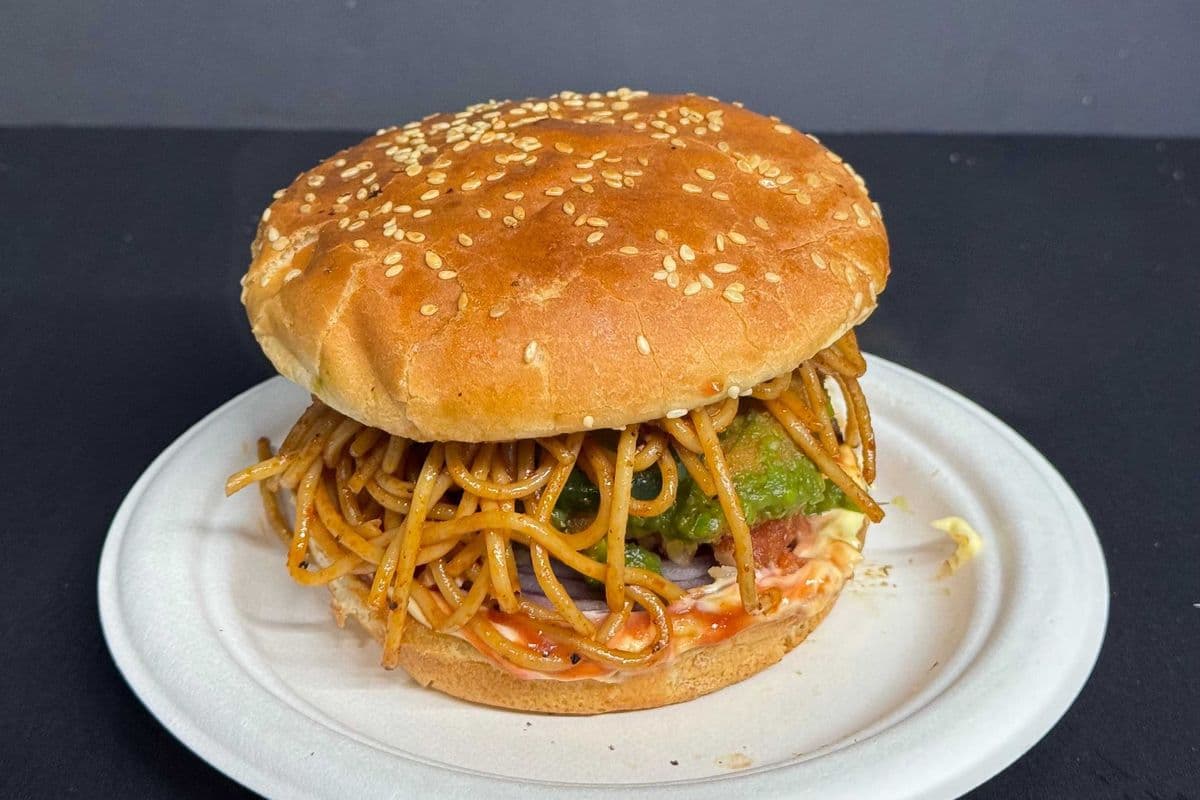 Aalo Tikki Noodle Burger