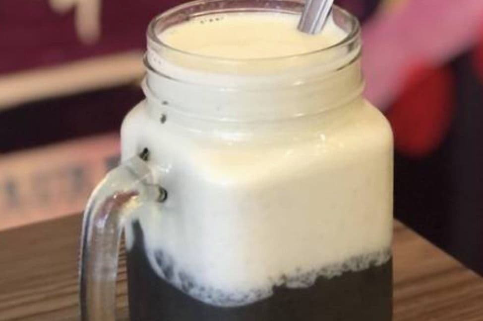 Z17. Fresh Sesame Soymilk (Cold) 現磨芝麻豆漿 (凍)