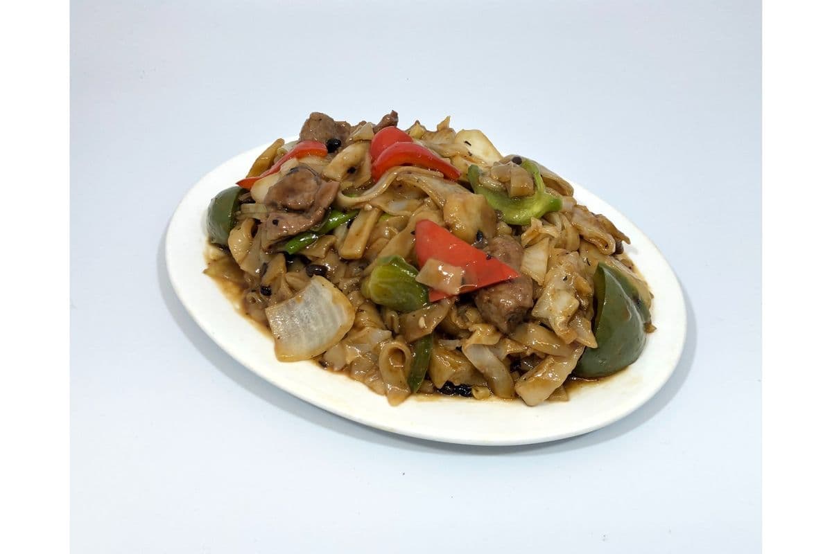 98. Beef Fried Ho Fan in Black Bean Sauce