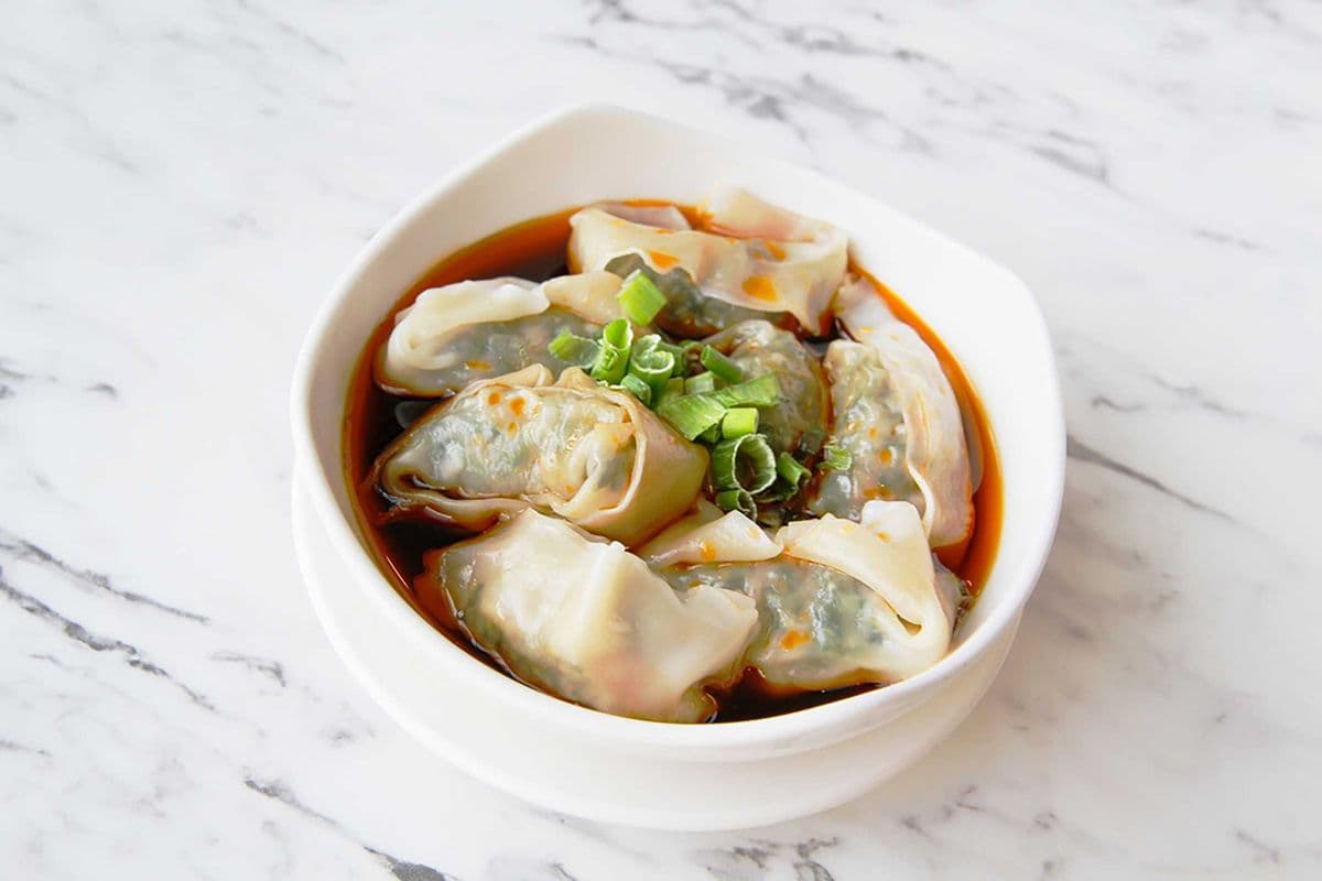 Vegetable and Pork Wontons with Hot and Sour Sauce 紅油菜肉餛飩