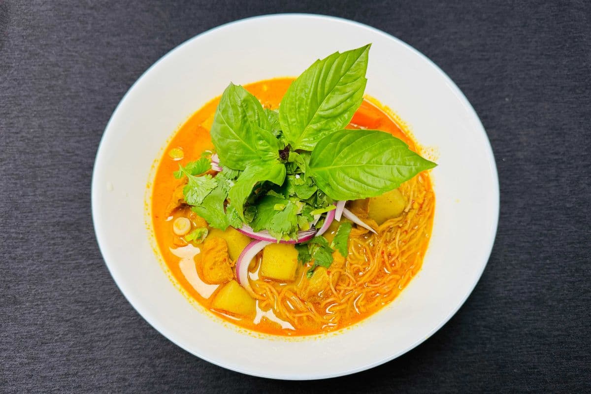 Pick Your Egg Noodle Soup (Mì trứng)