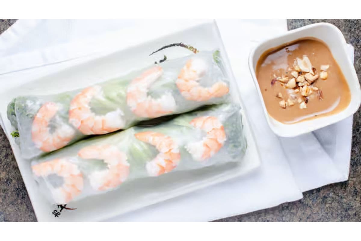 C1. V-Cafe House Salad Rolls (non-vegan)