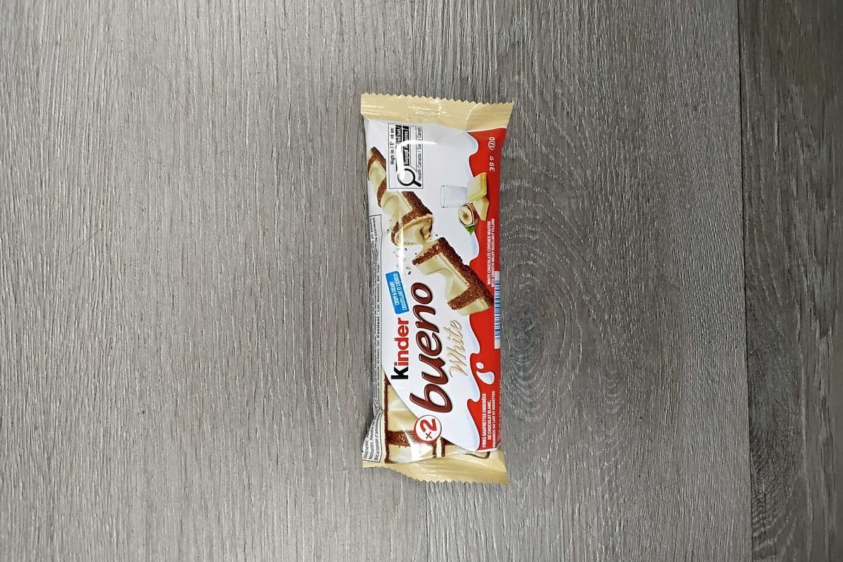Kinder Bueno White Chocolate Bar 39g