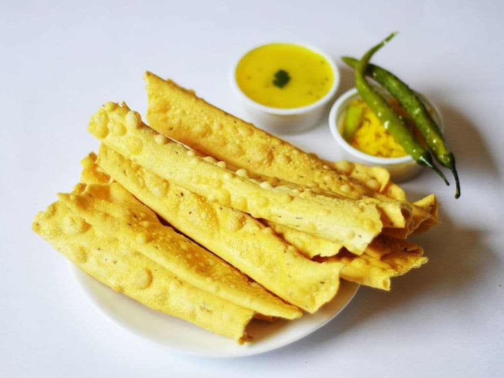 Fresh Fafda (with Kadhi & Sambhar) (250 gm)