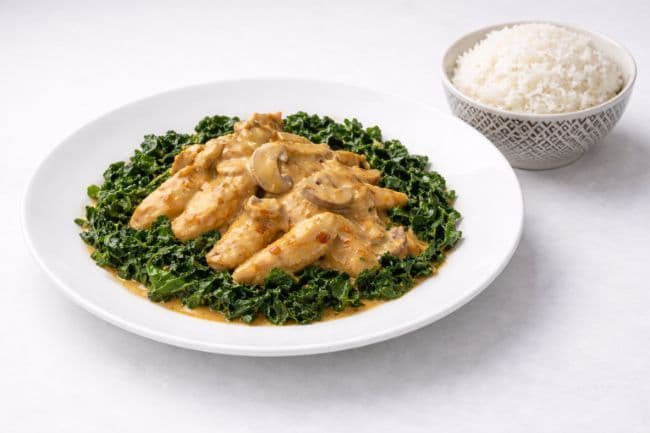 C6. Poulet d'arachide avec riz ou vermicelle / Peanut Butter Chicken with Rice or Vermicelli 