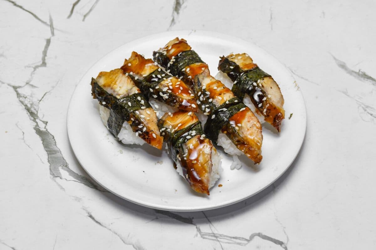 F7. BBQ Eel Sushi (6 Pcs)
