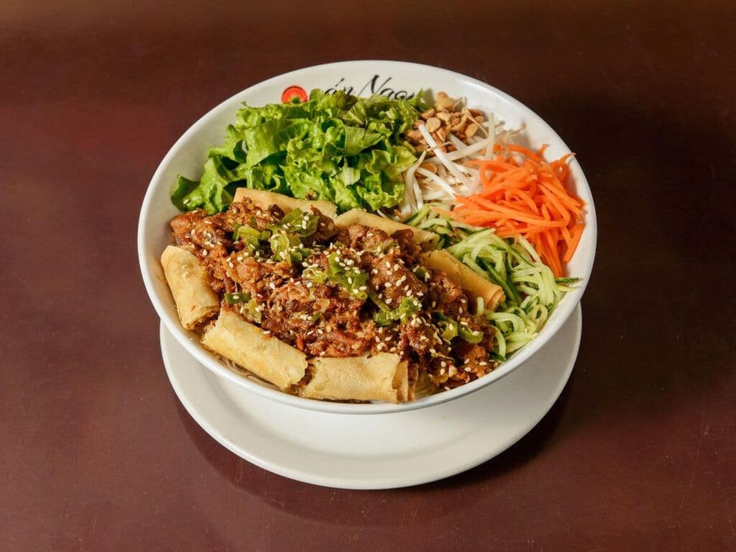 D7. Grilled Lemongrass Chicken and Pork Vermicelli