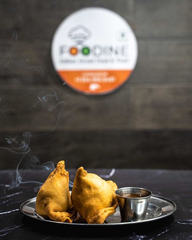 Samosa (2 Pieces) / Samosa (2 morceaux)