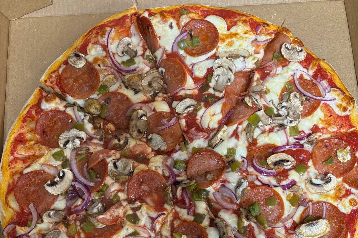 Deluxe Pizza