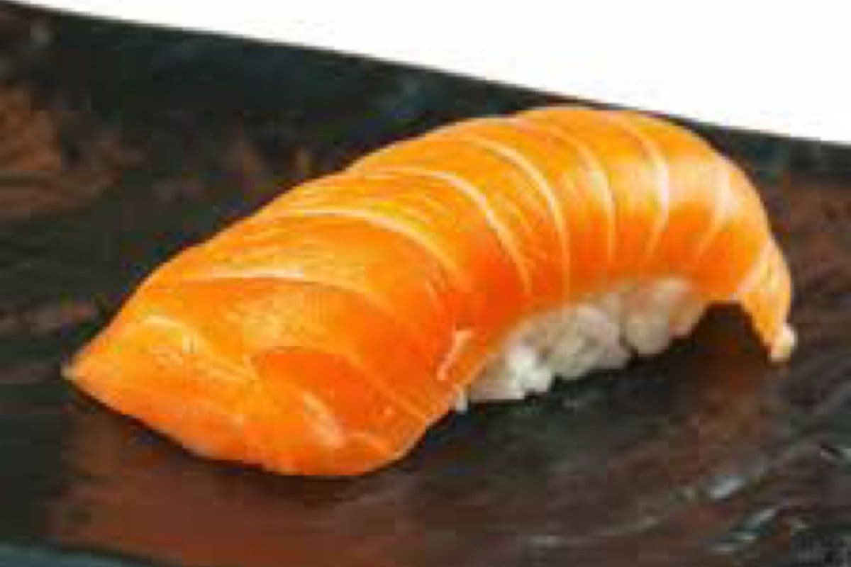 Salmon Sushi （3 pcs）