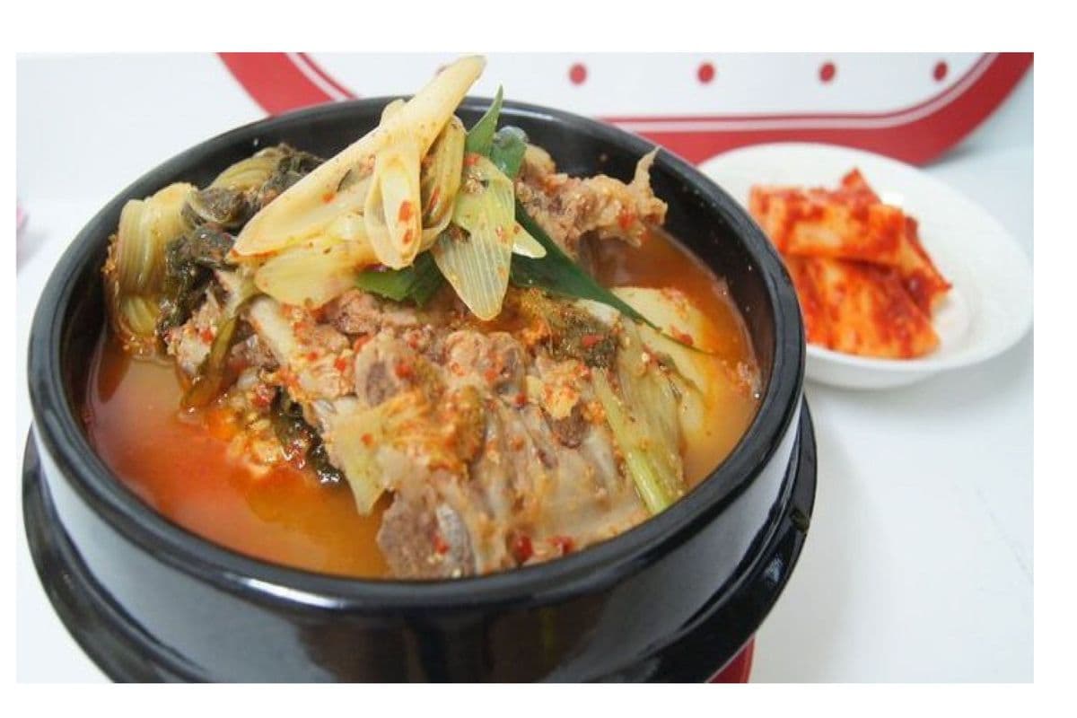 21. Seoul Gam-Ja-Tang(Pork bone soup)