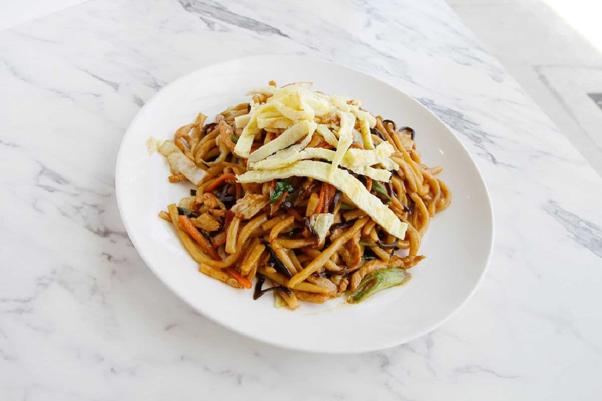 Shanghai Fried Noodles with Black Fungus and Egg 上海木須粗炒麵