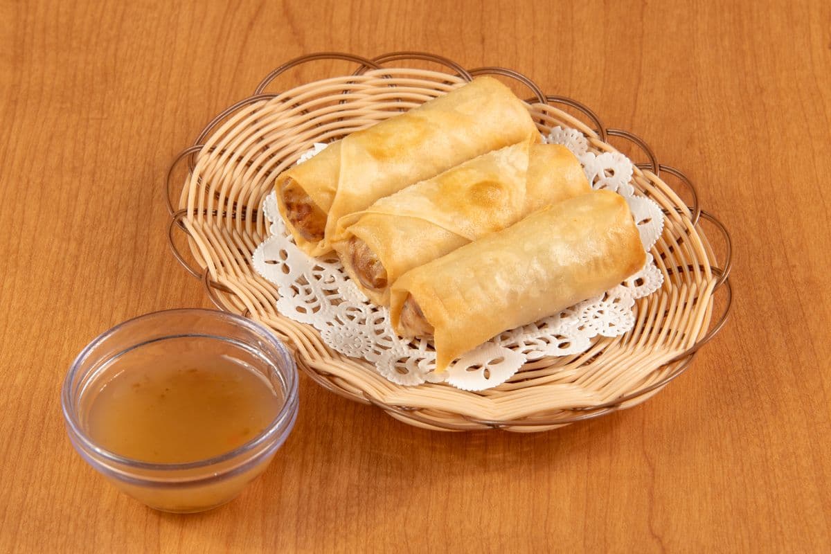 4. Spring Rolls (4 pcs)