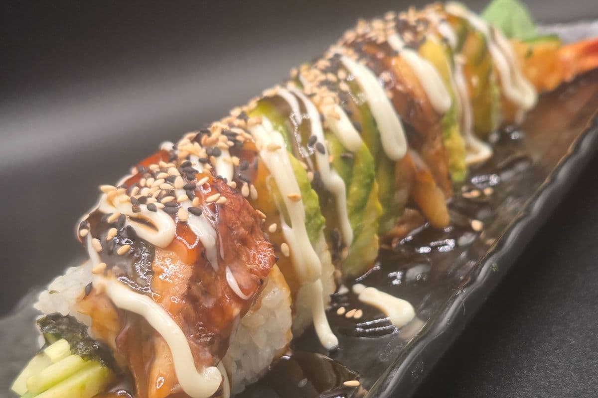 Dragon Roll (8 pcs)
