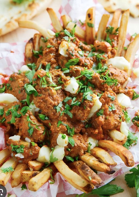 Butter chicken poutine